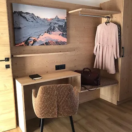 Haus Zur Bruecke زيرمات